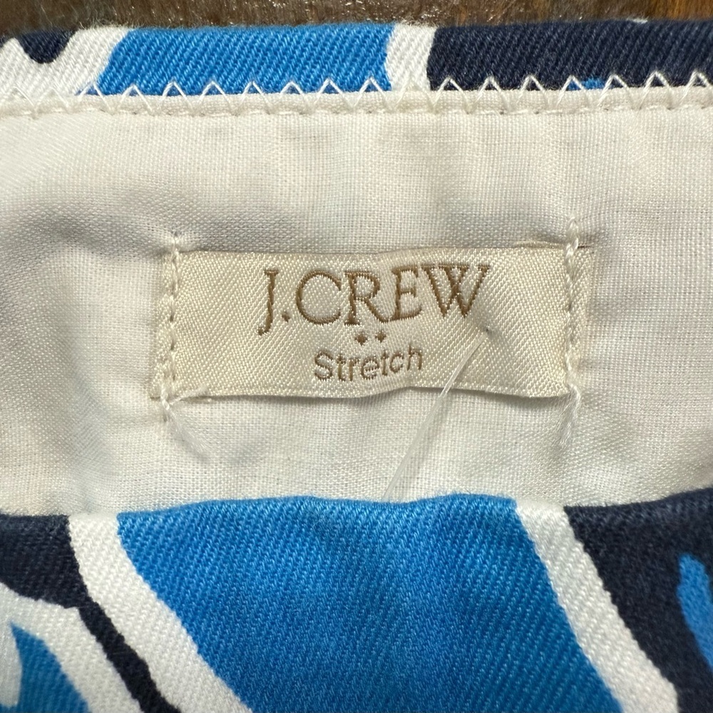 J.Crew Women’s Size 6 Blue Floral Stretch Chino Shorts City Fit w/ 5” Inseam EUC - Picture 2 of 4
